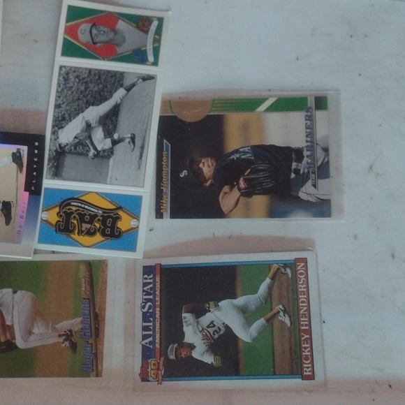 Assorted Baseball Trading Cards Collection - Picture 3 of 6